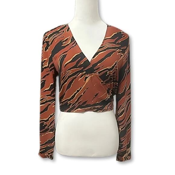 BP. Tiger Print Crop Top Surplice Ruched Waist Long Sleeves Brown Women's S NWOT - Picture 2 of 9